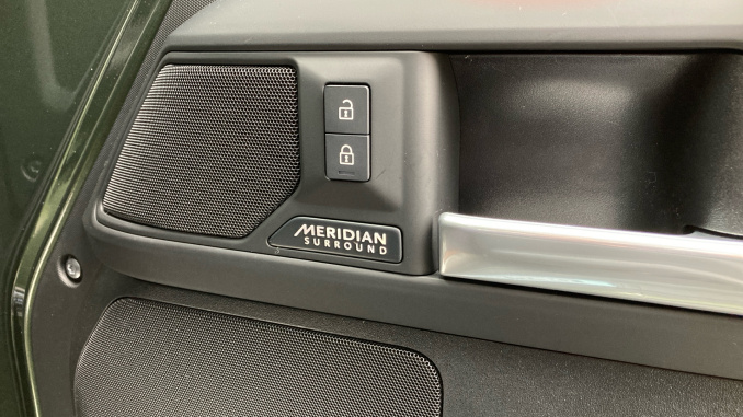 Land Rover Defender 3.0 D250 X-Dynamic HSE 110 5dr Auto Diesel Estate - Image 31